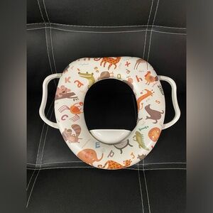 Dreambaby NWOT Easy Clean Potty Training Toilet Seat with Handles -animal print